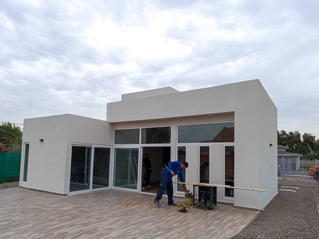 Vista terraza patio casa moderna en Tiltil